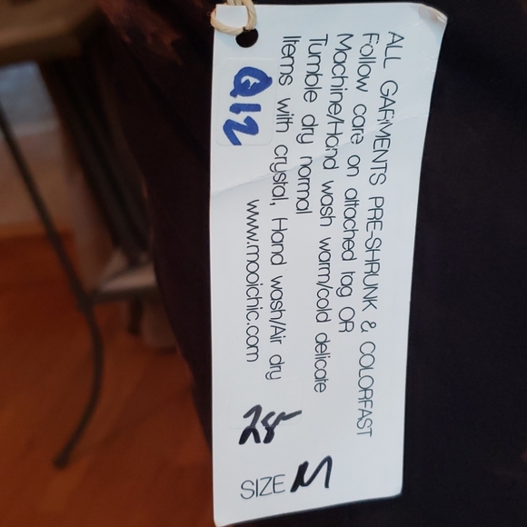 New with tags, Mooi Chic tie dye t-shirt - Picture 4 of 5